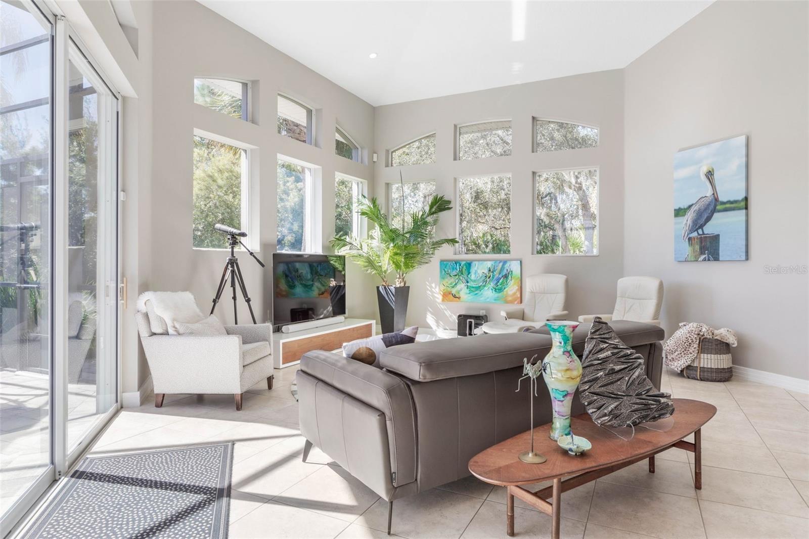 4 EASTLAKE DR