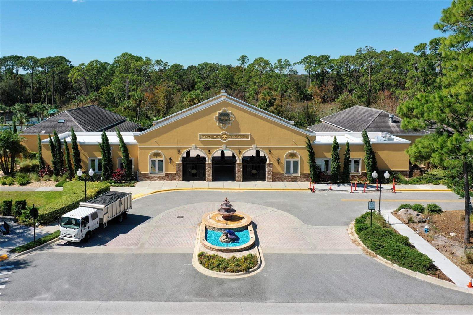4 EASTLAKE DR