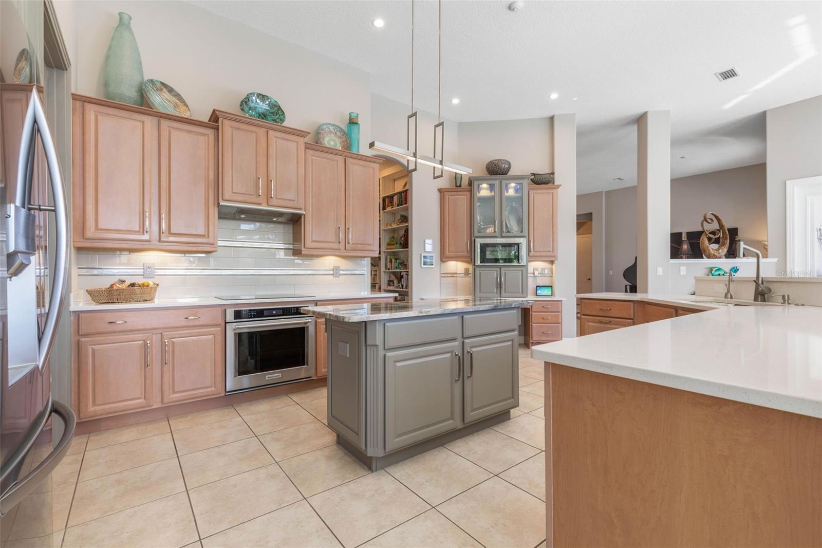 4 EASTLAKE DR