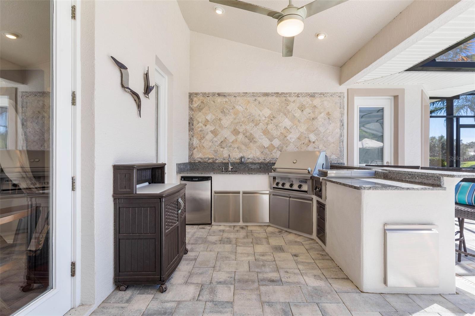 4 EASTLAKE DR