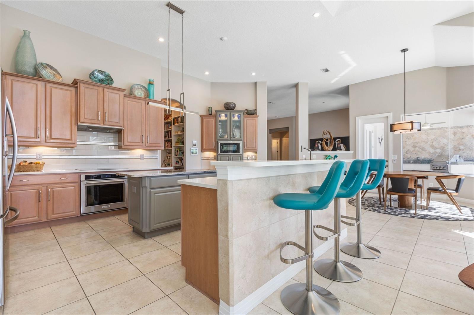 4 EASTLAKE DR