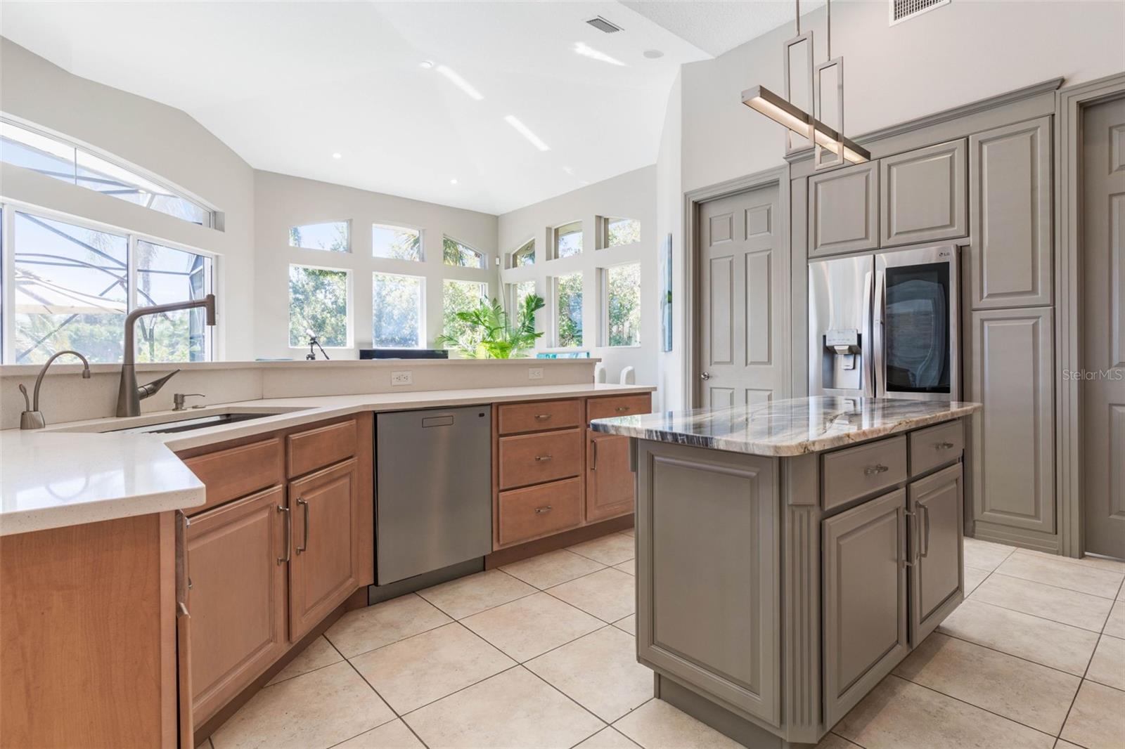 4 EASTLAKE DR