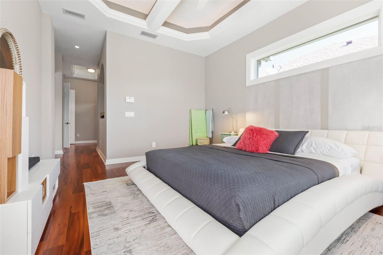 4 EASTLAKE DR