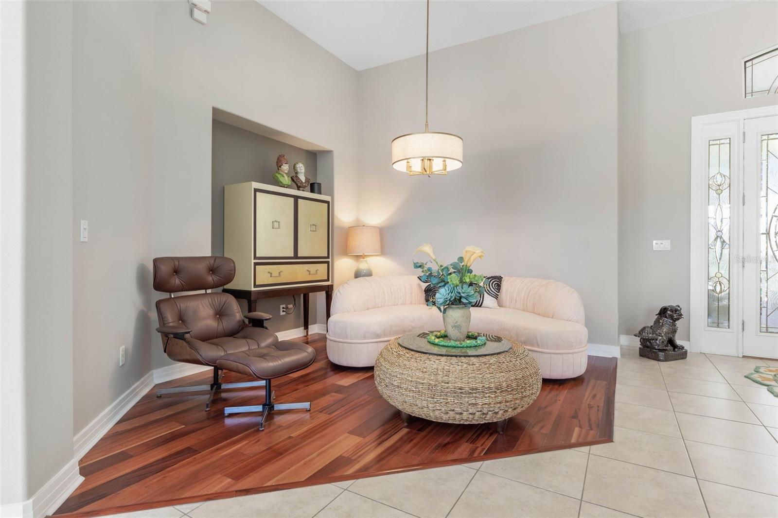 4 EASTLAKE DR