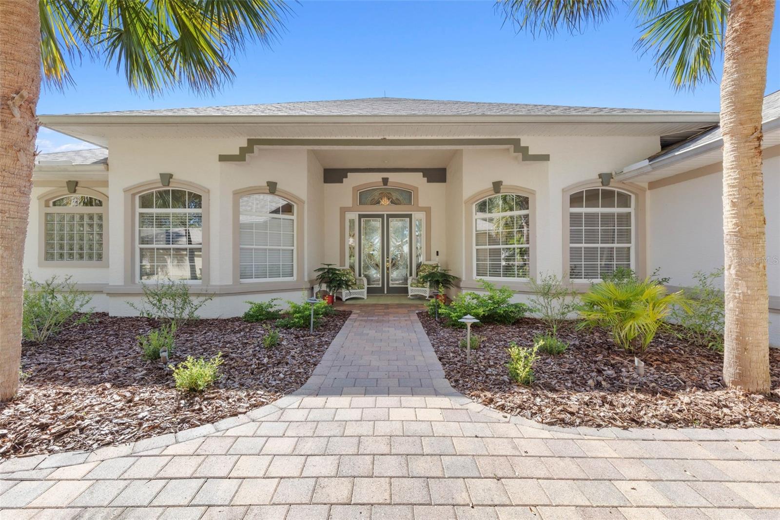 4 EASTLAKE DR