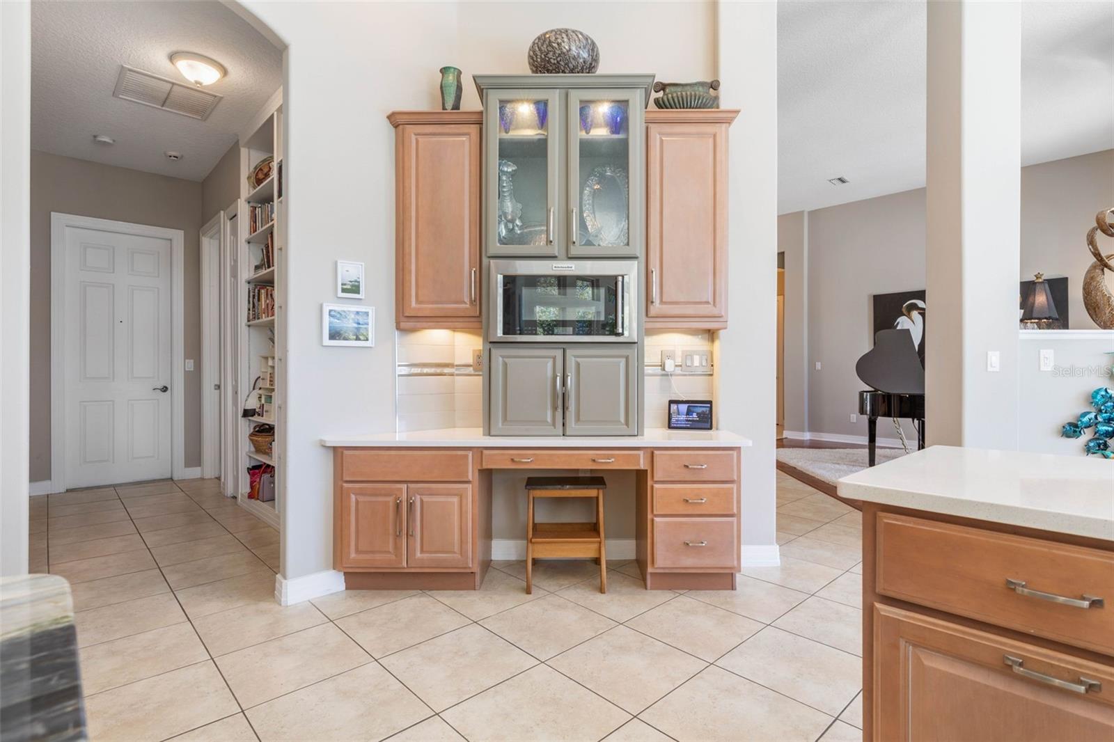 4 EASTLAKE DR