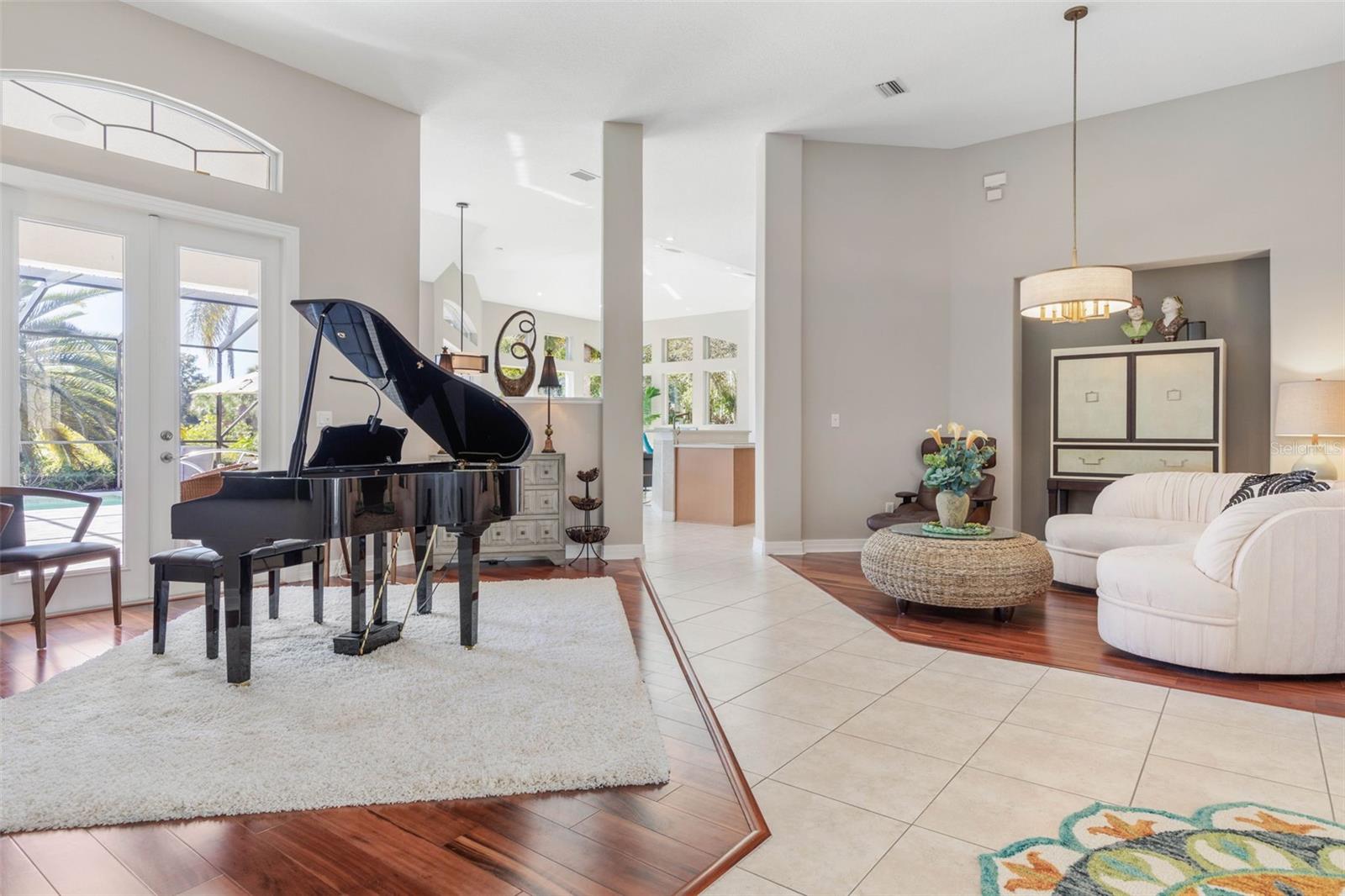 4 EASTLAKE DR