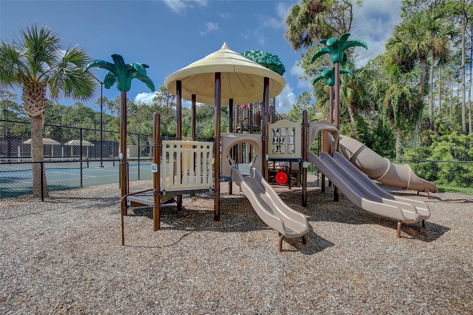 4 EASTLAKE DR
