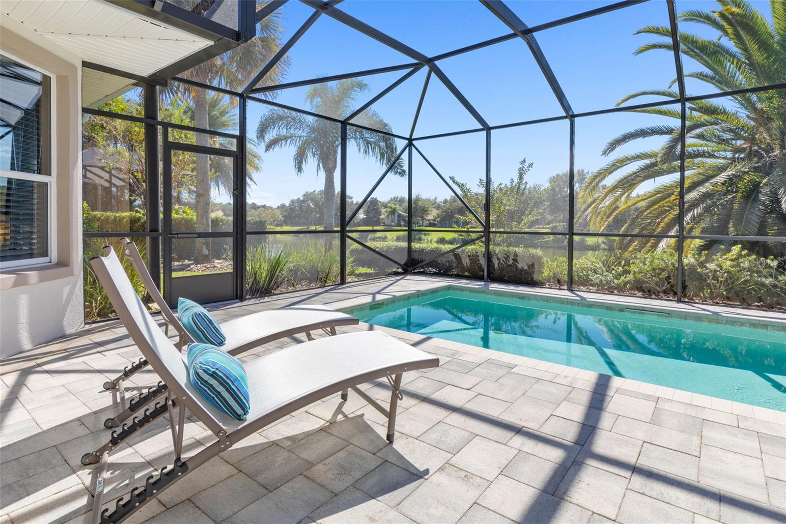 4 EASTLAKE DR