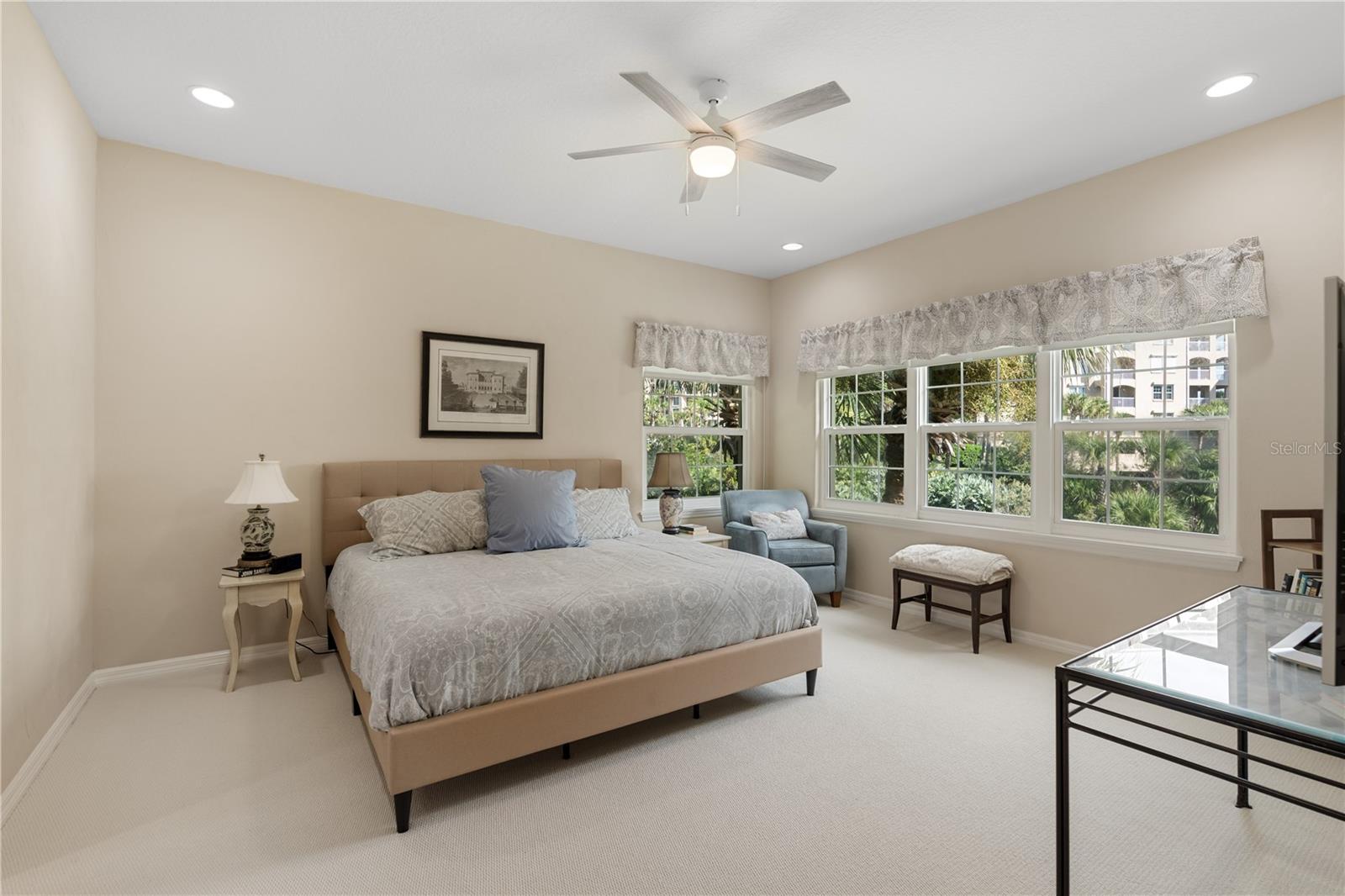 11 VISCAYA LN