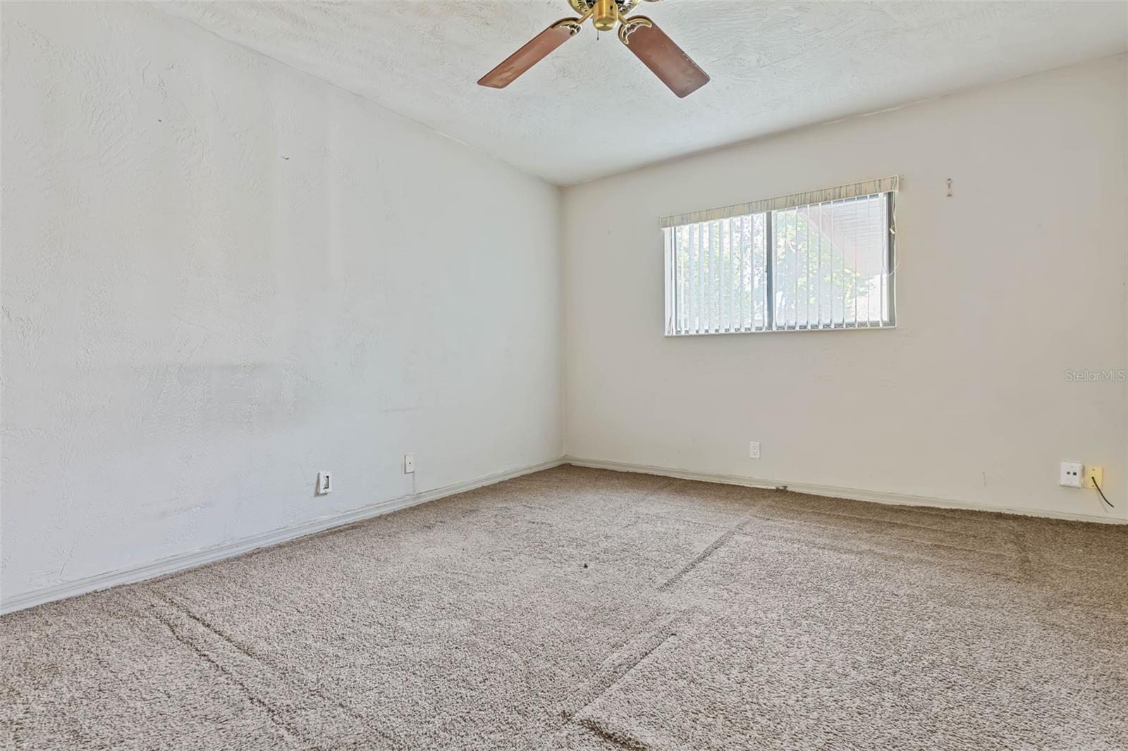 14 FOLSON LN