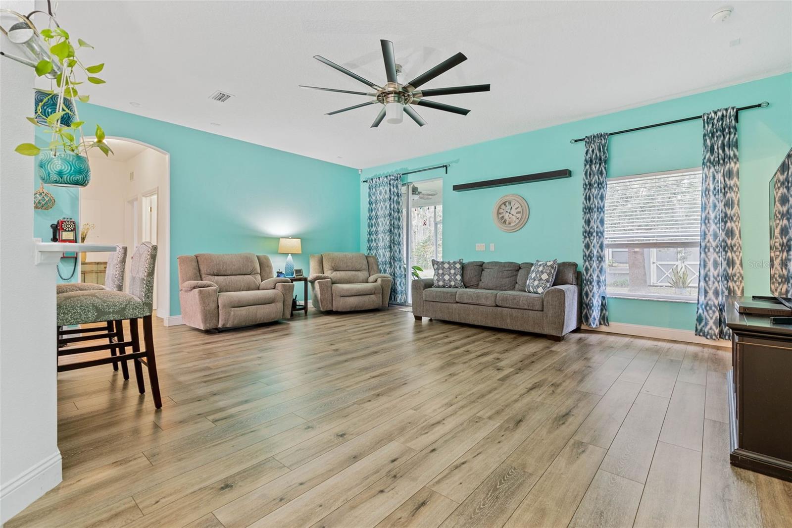 60 RYECLIFFE DR
