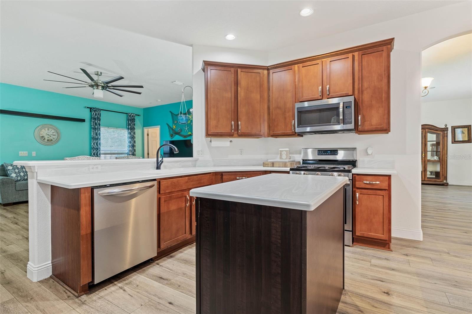 60 RYECLIFFE DR