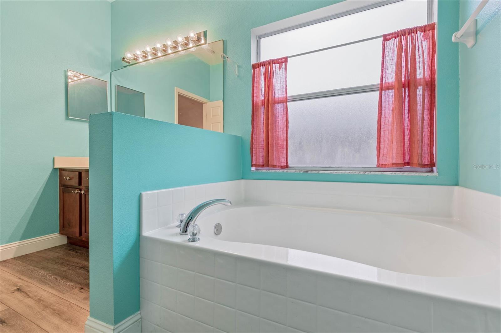 60 RYECLIFFE DR