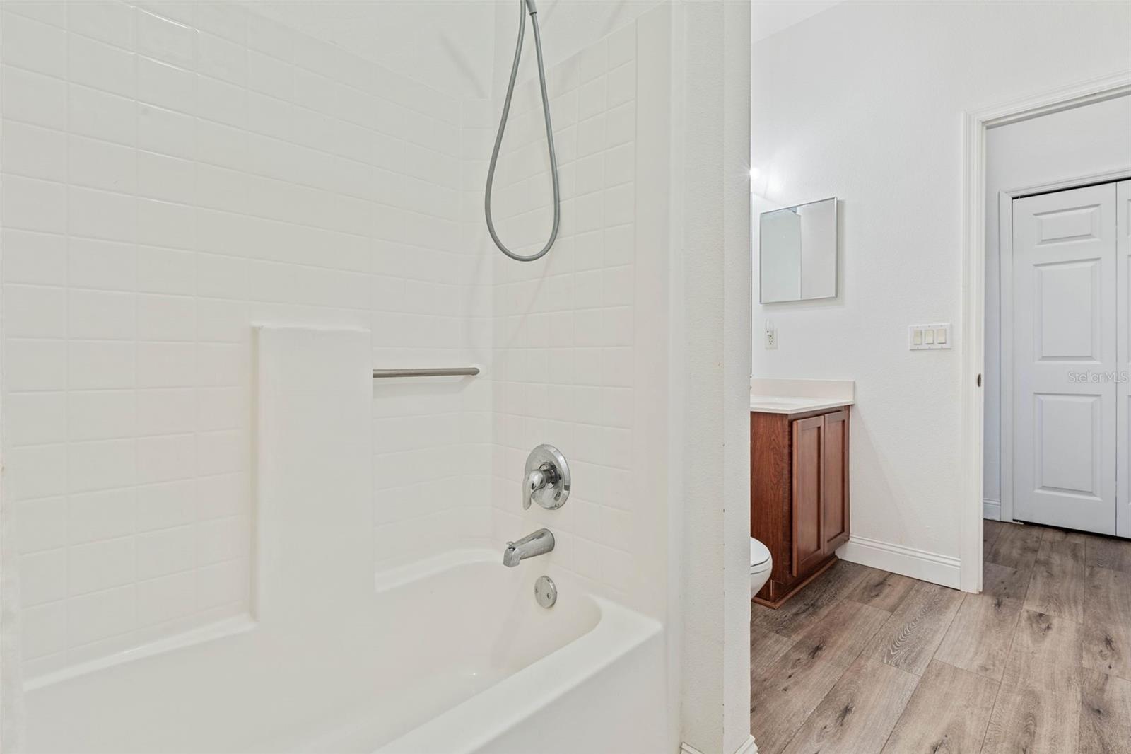 60 RYECLIFFE DR