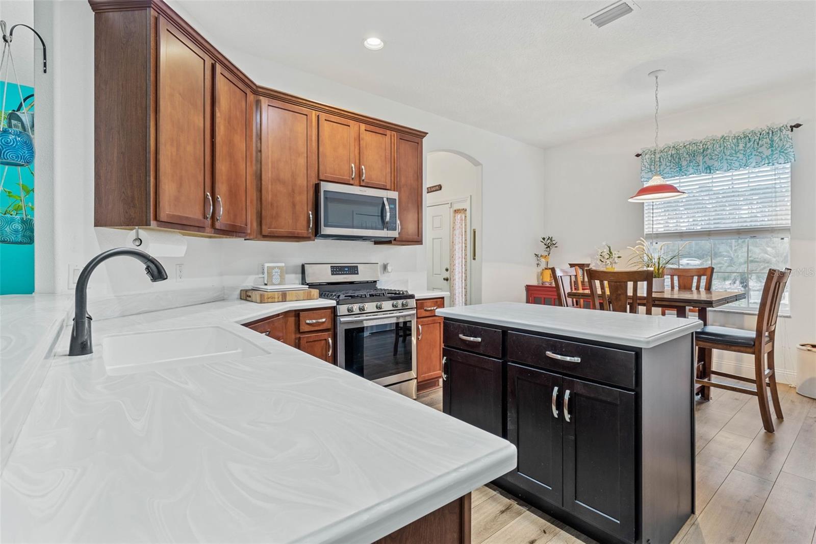 60 RYECLIFFE DR