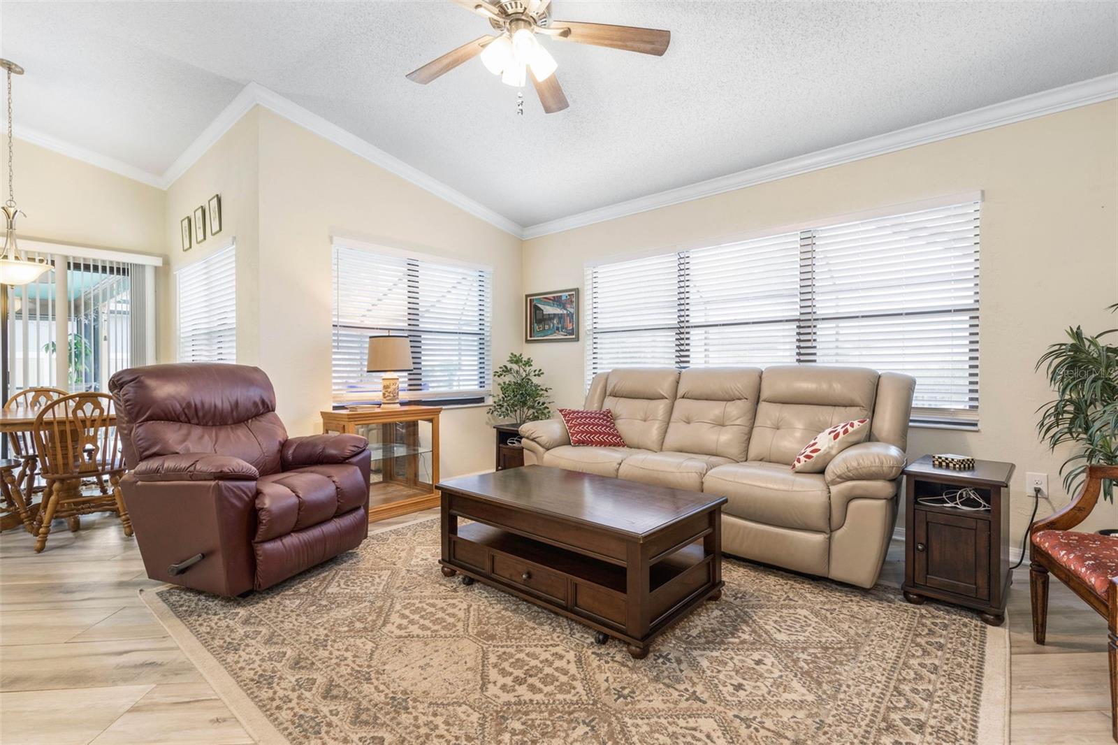 14 FELTON LN