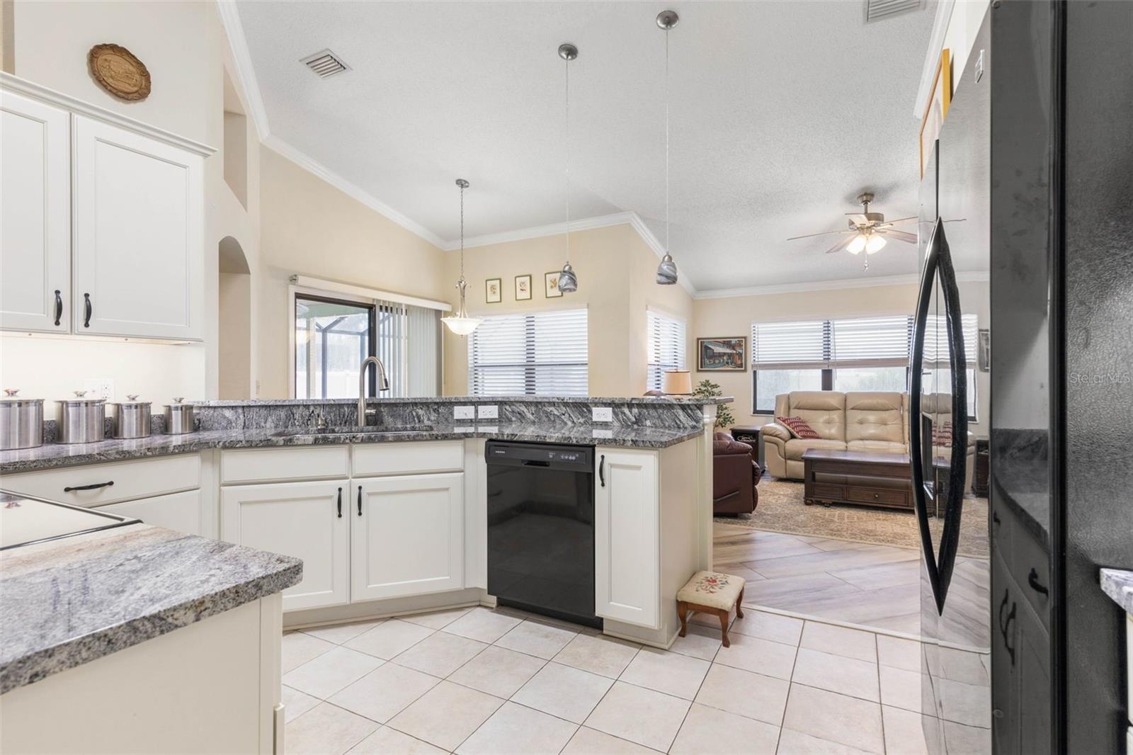 14 FELTON LN