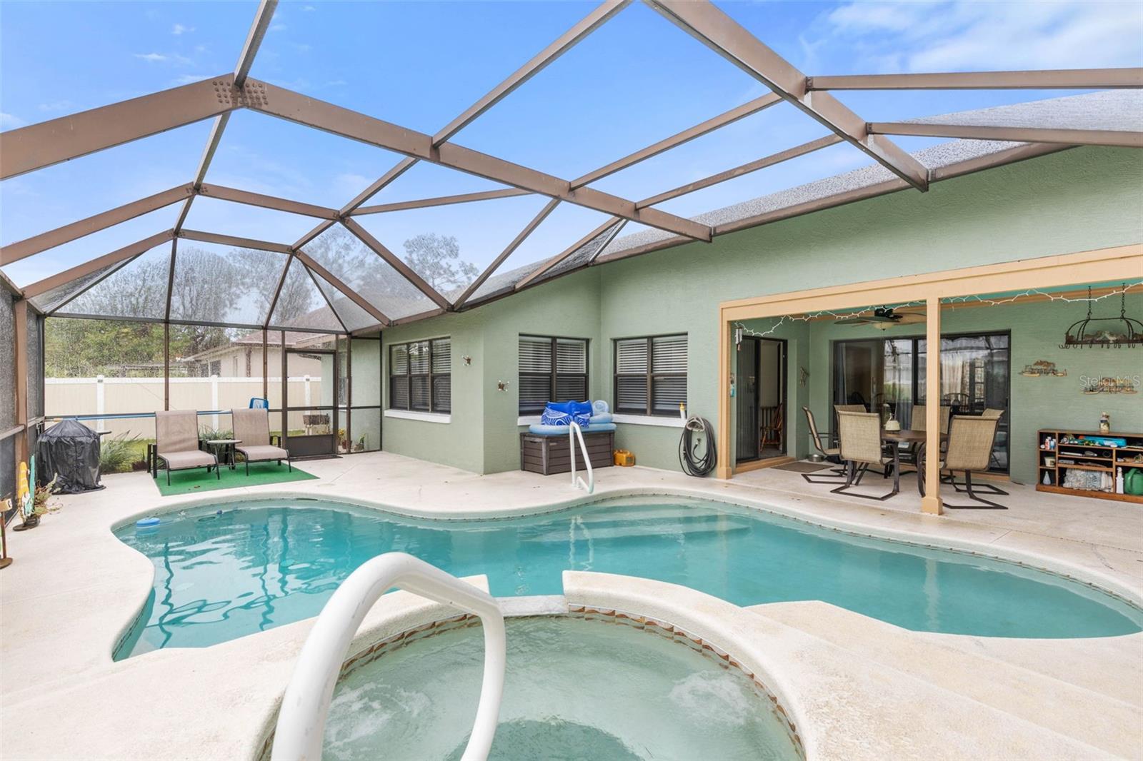 14 FELTON LN