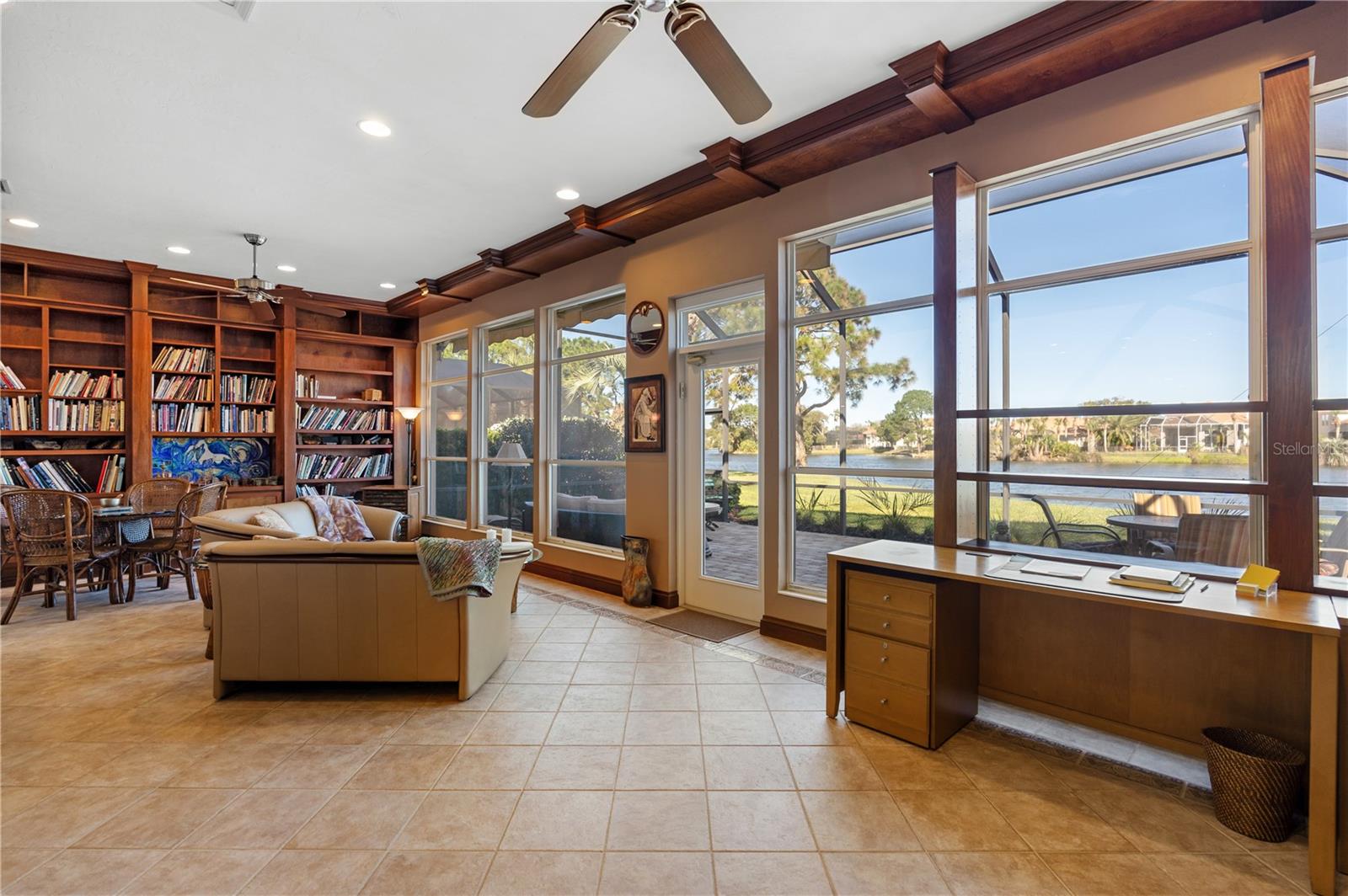 2 LAGUNA CT