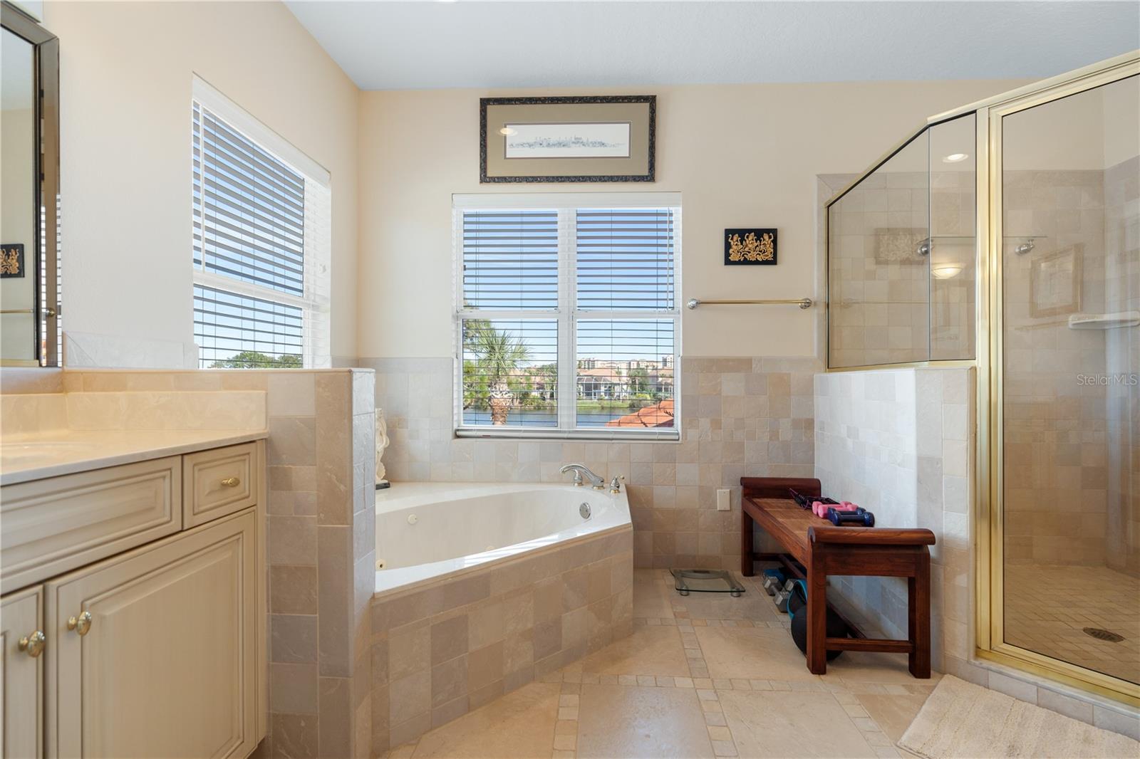 2 LAGUNA CT