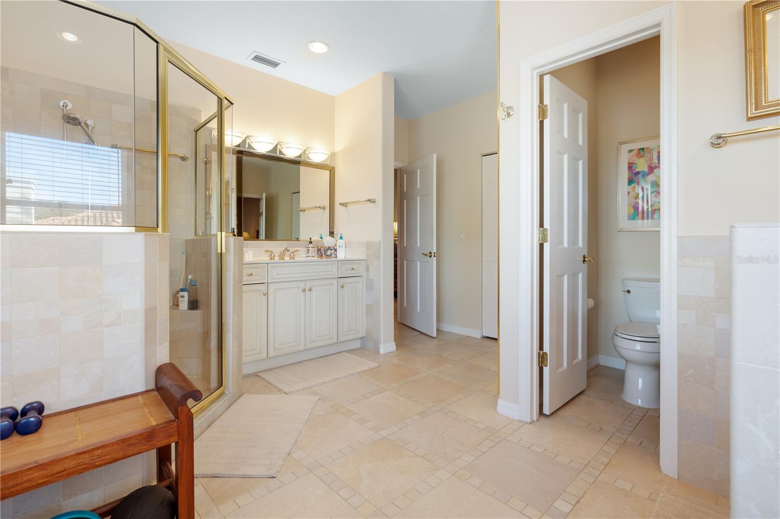 2 LAGUNA CT