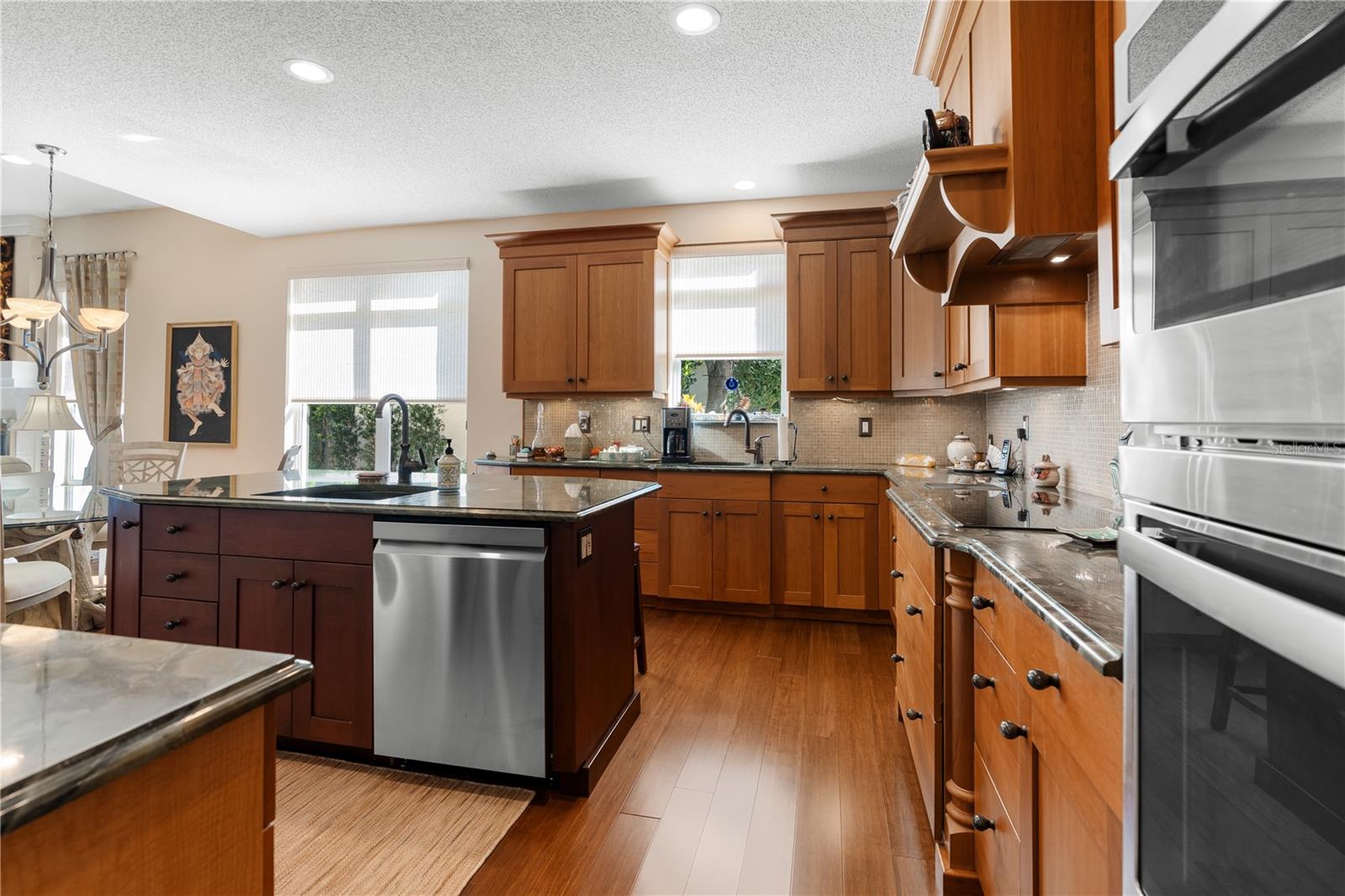 2 LAGUNA CT