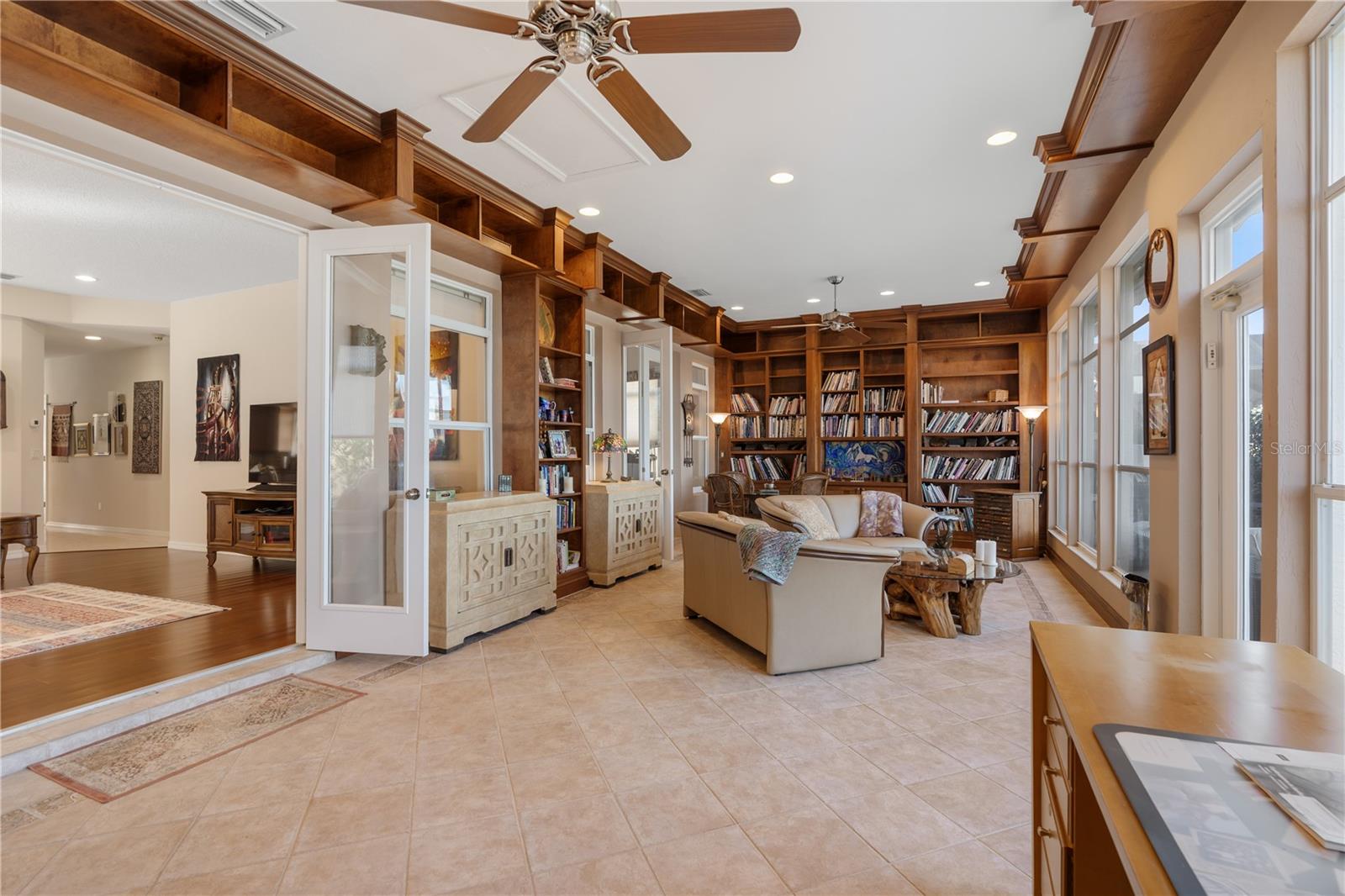 2 LAGUNA CT