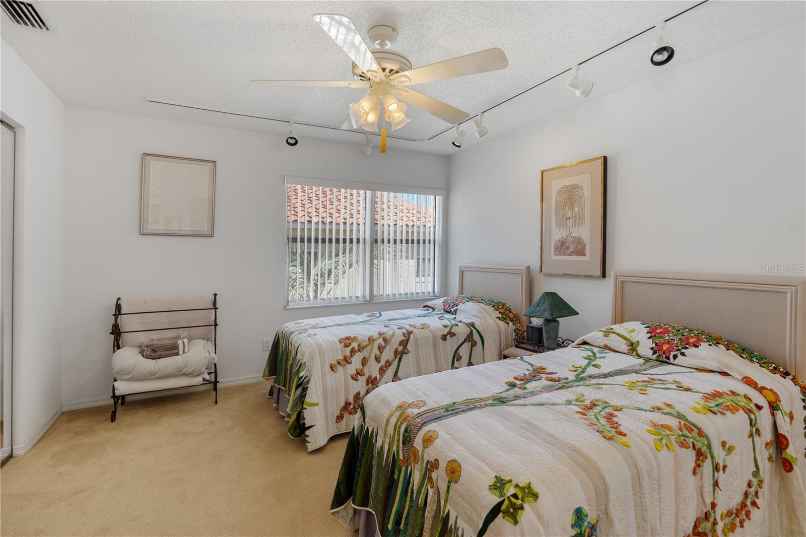 2 LAGUNA CT
