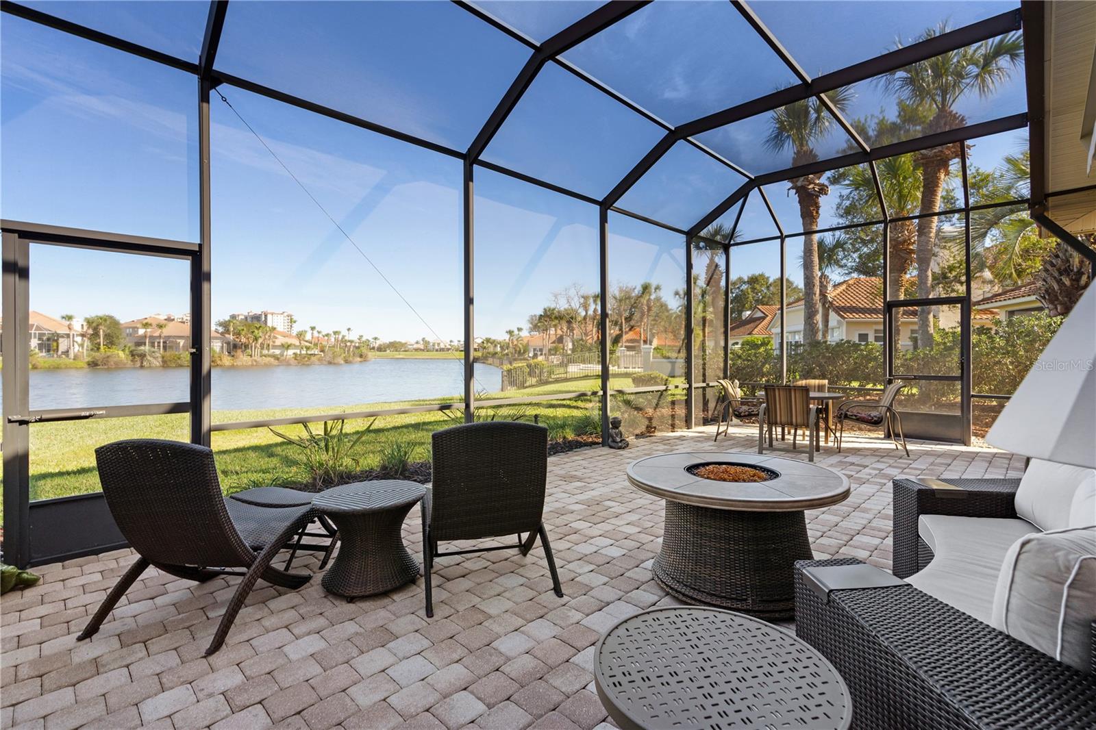 2 LAGUNA CT