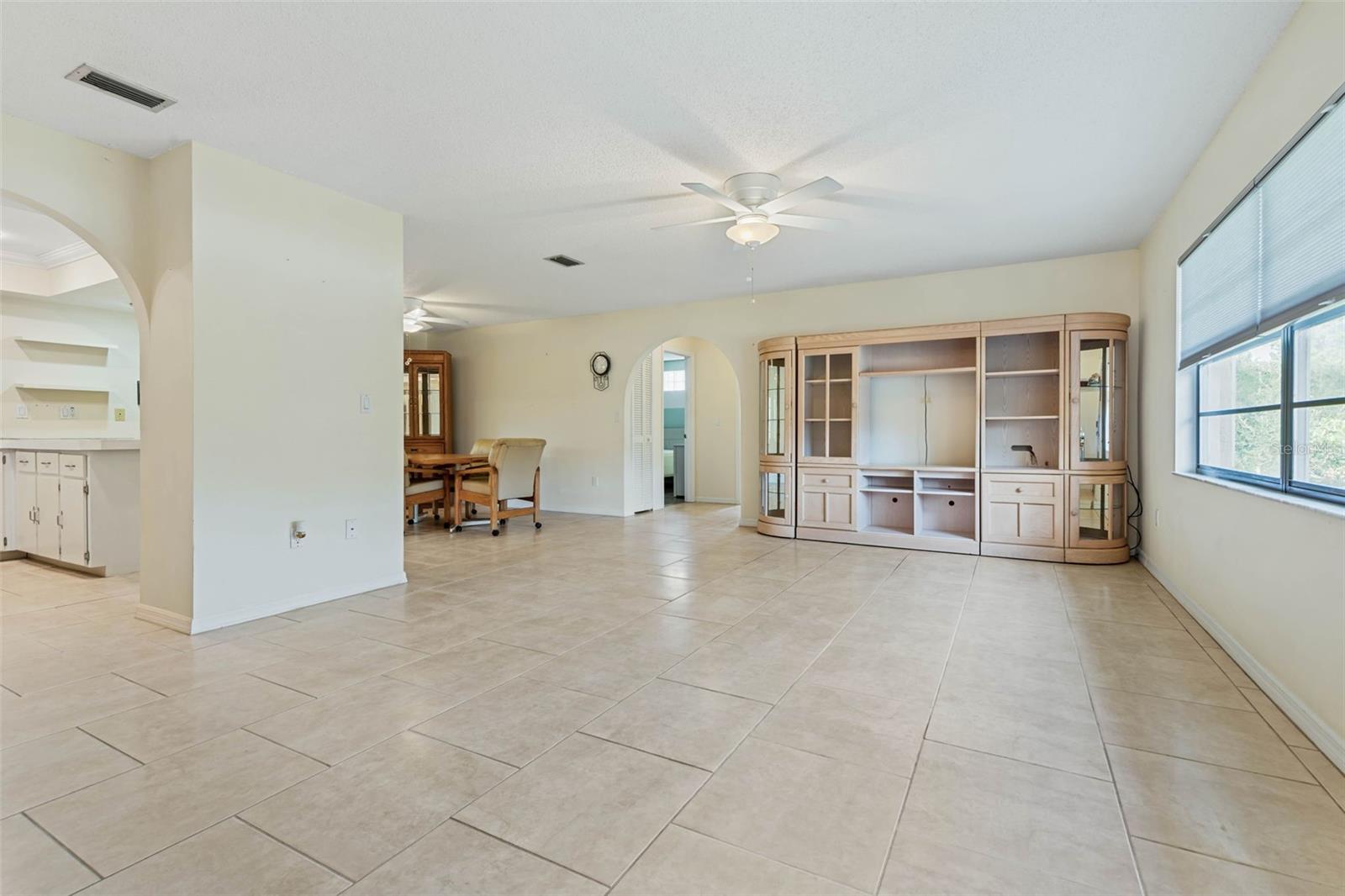 28 FORDHAM LN