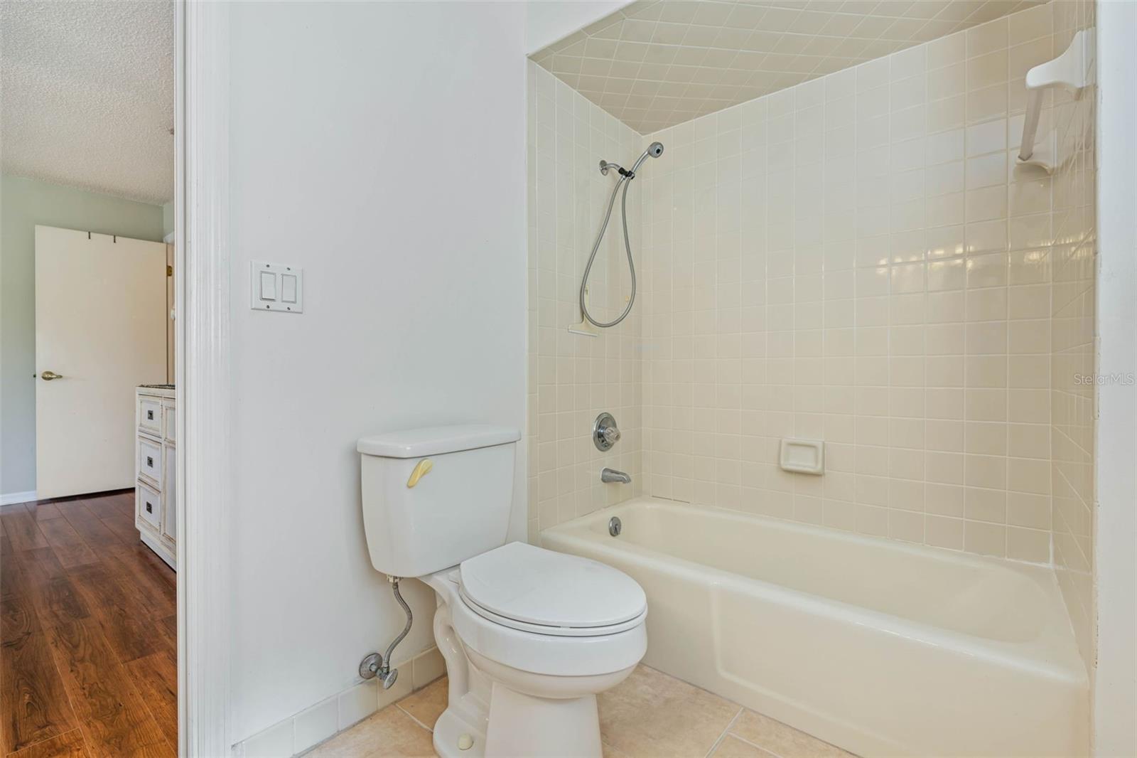 28 FORDHAM LN