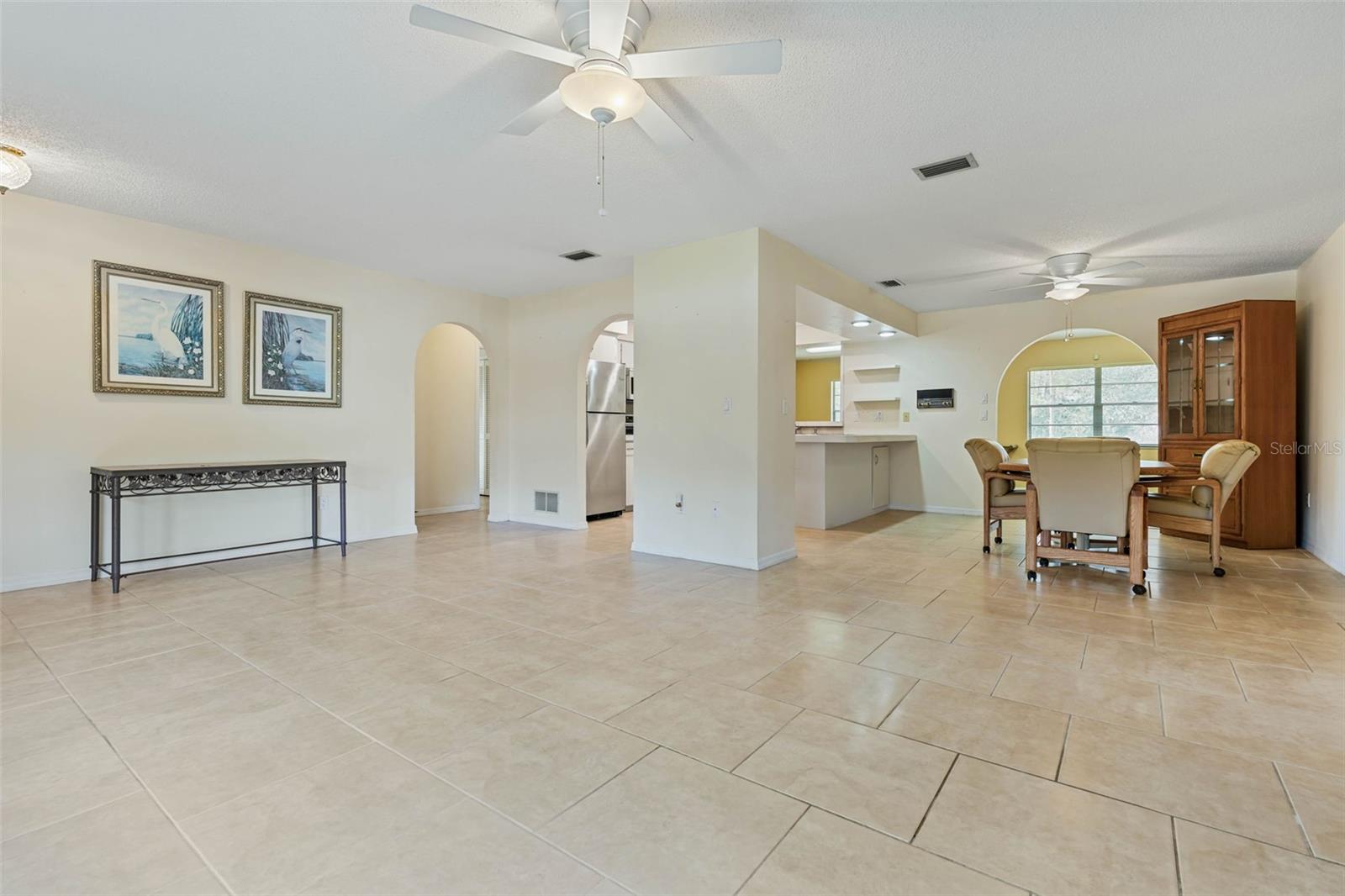 28 FORDHAM LN