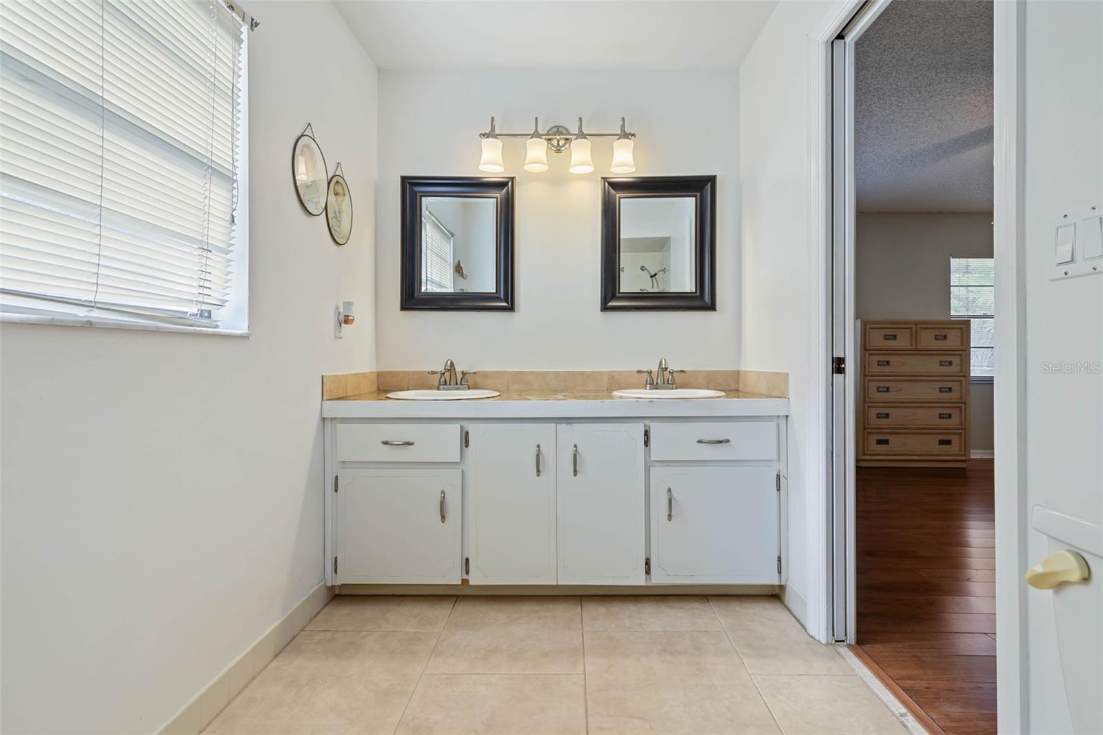 28 FORDHAM LN