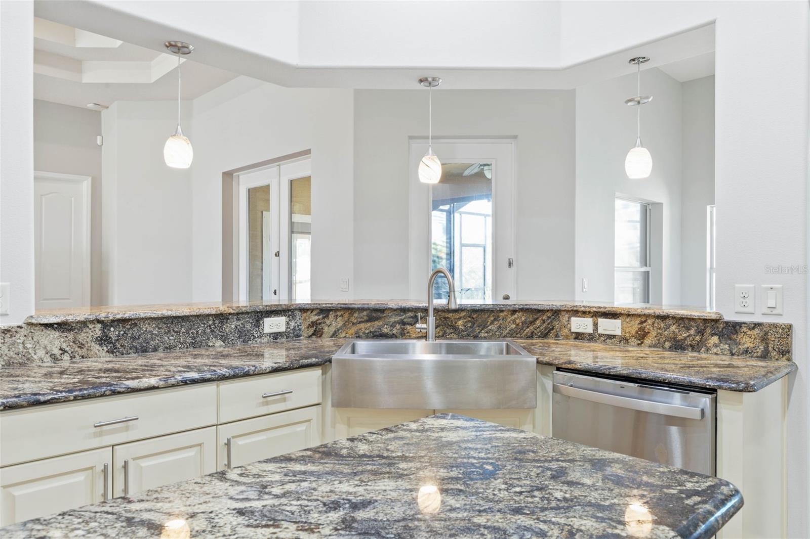 156 HERON DR
