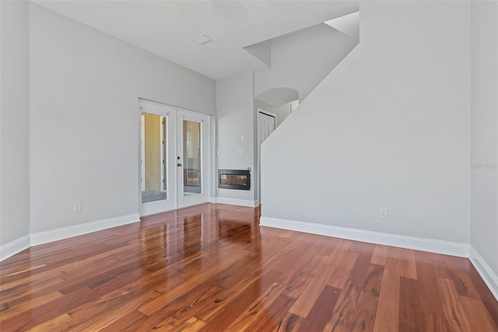 156 HERON DR