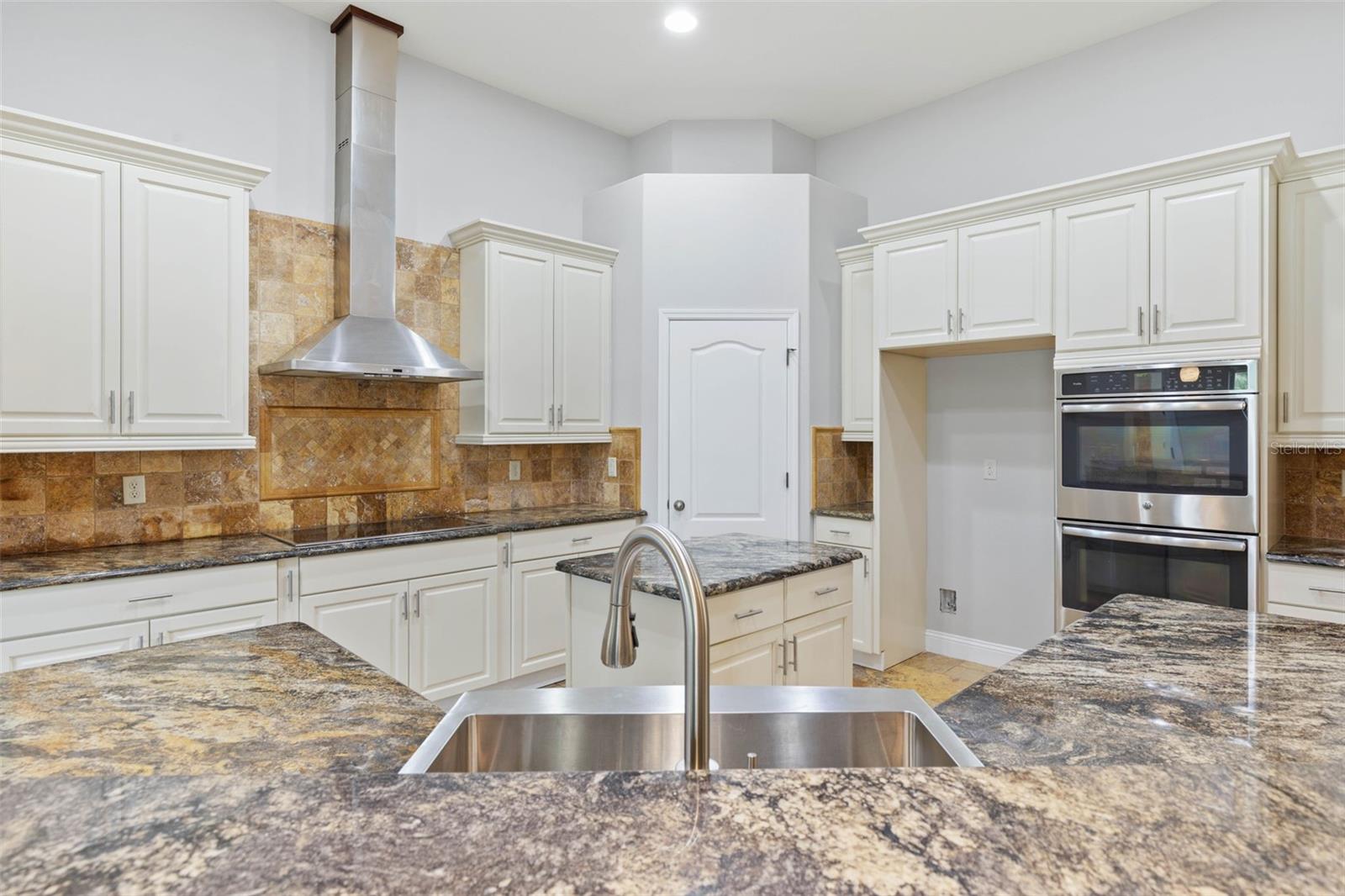 156 HERON DR