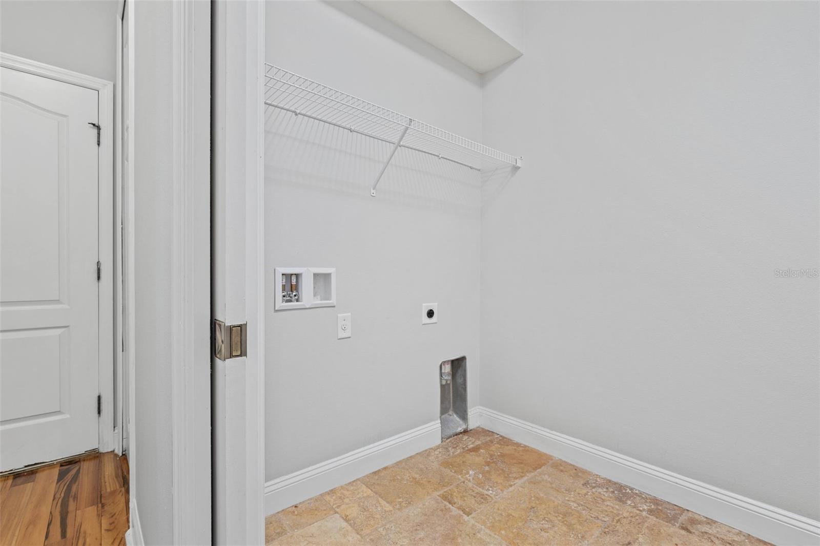 156 HERON DR