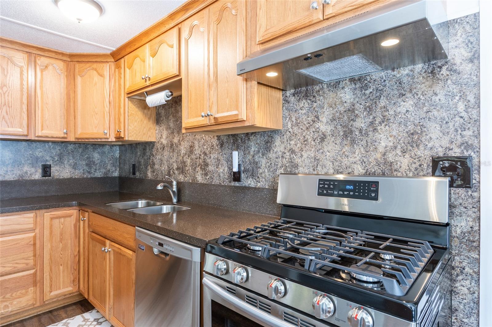 242 HERMIT DR