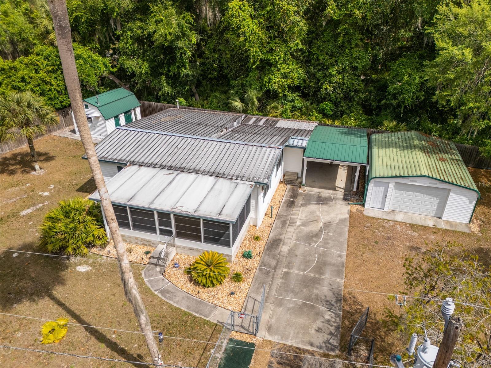 242 HERMIT DR