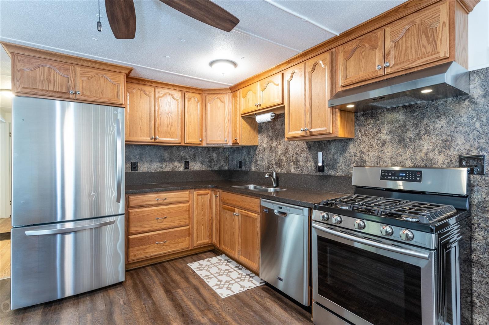 242 HERMIT DR