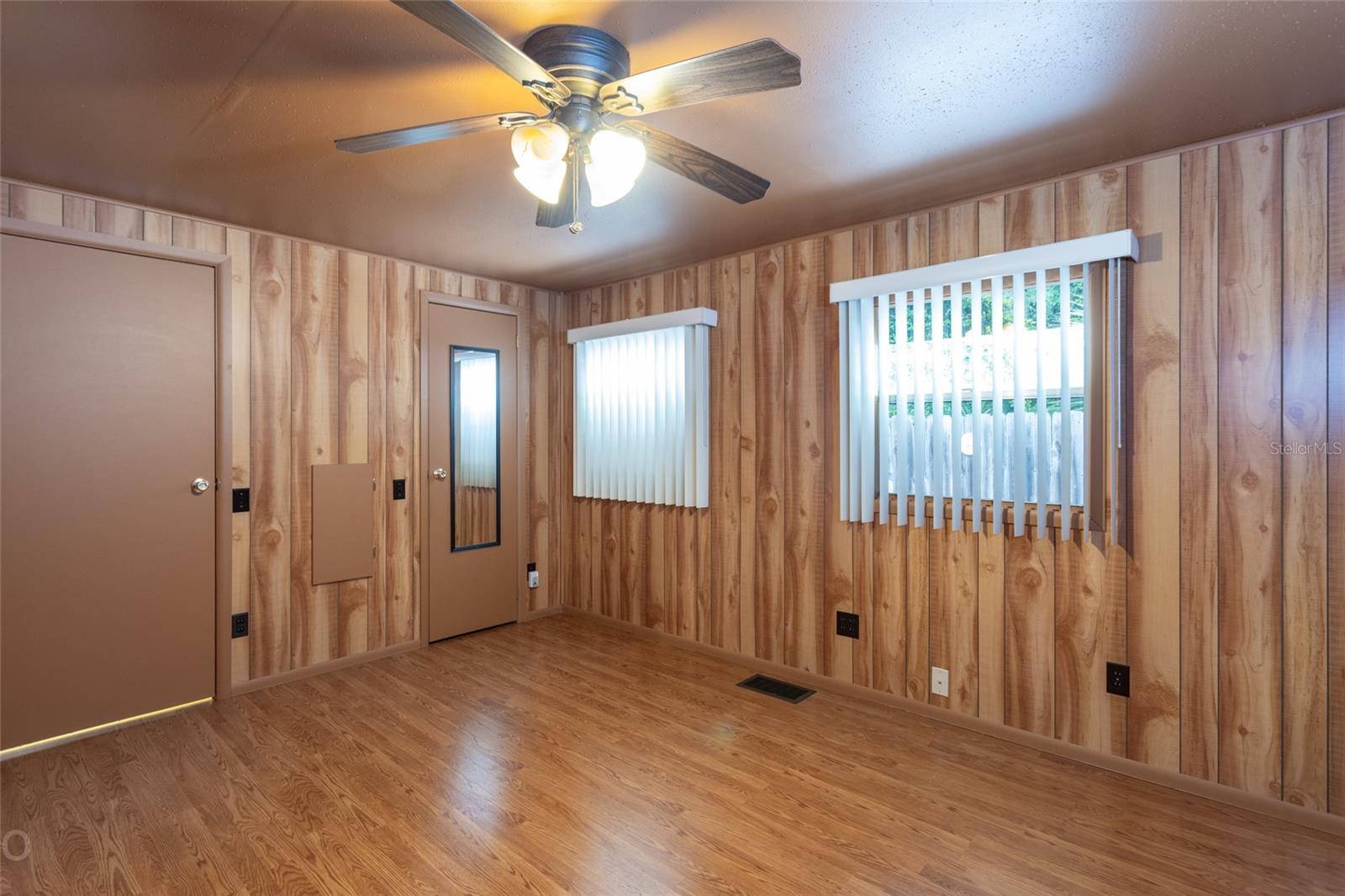 242 HERMIT DR