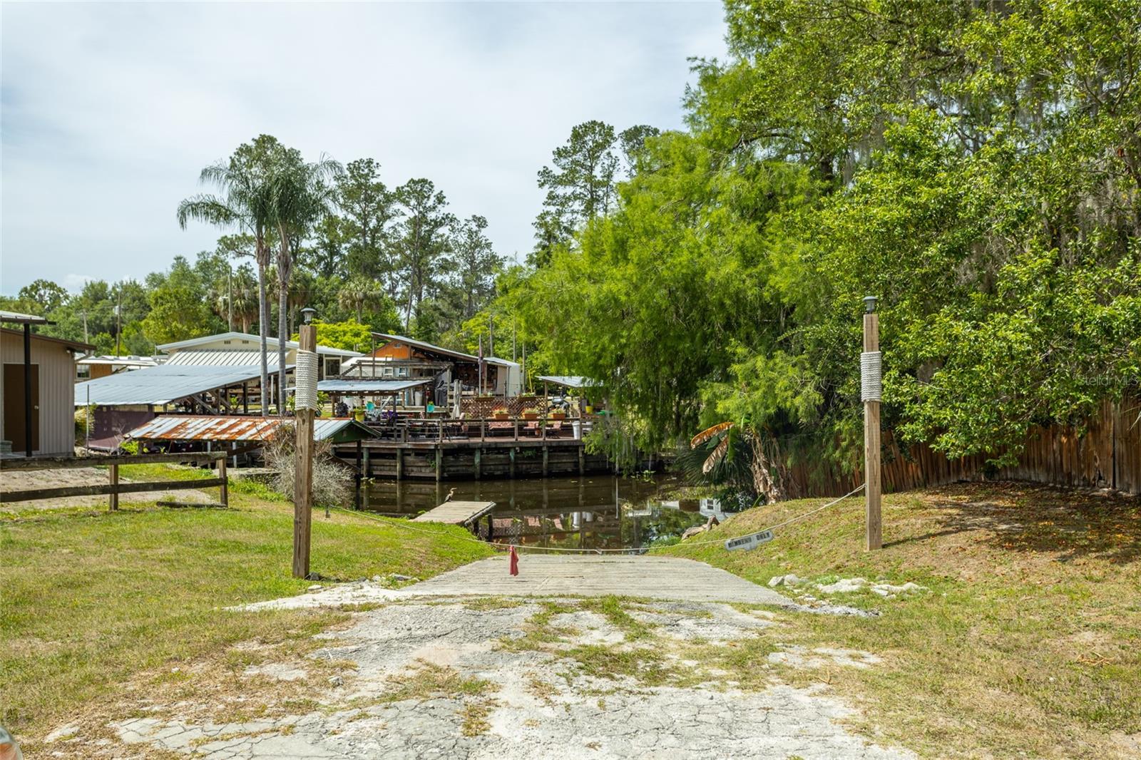 242 HERMIT DR