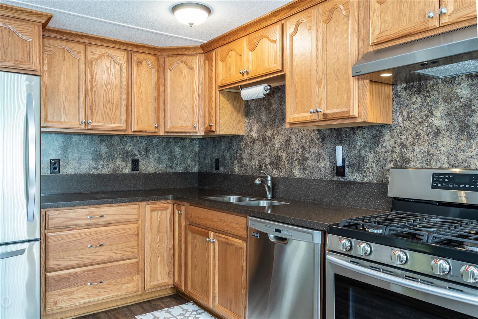 242 HERMIT DR