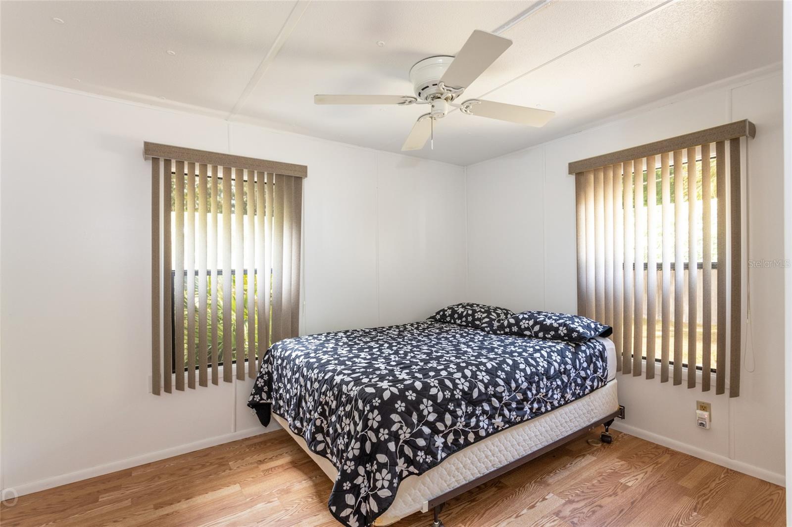 242 HERMIT DR