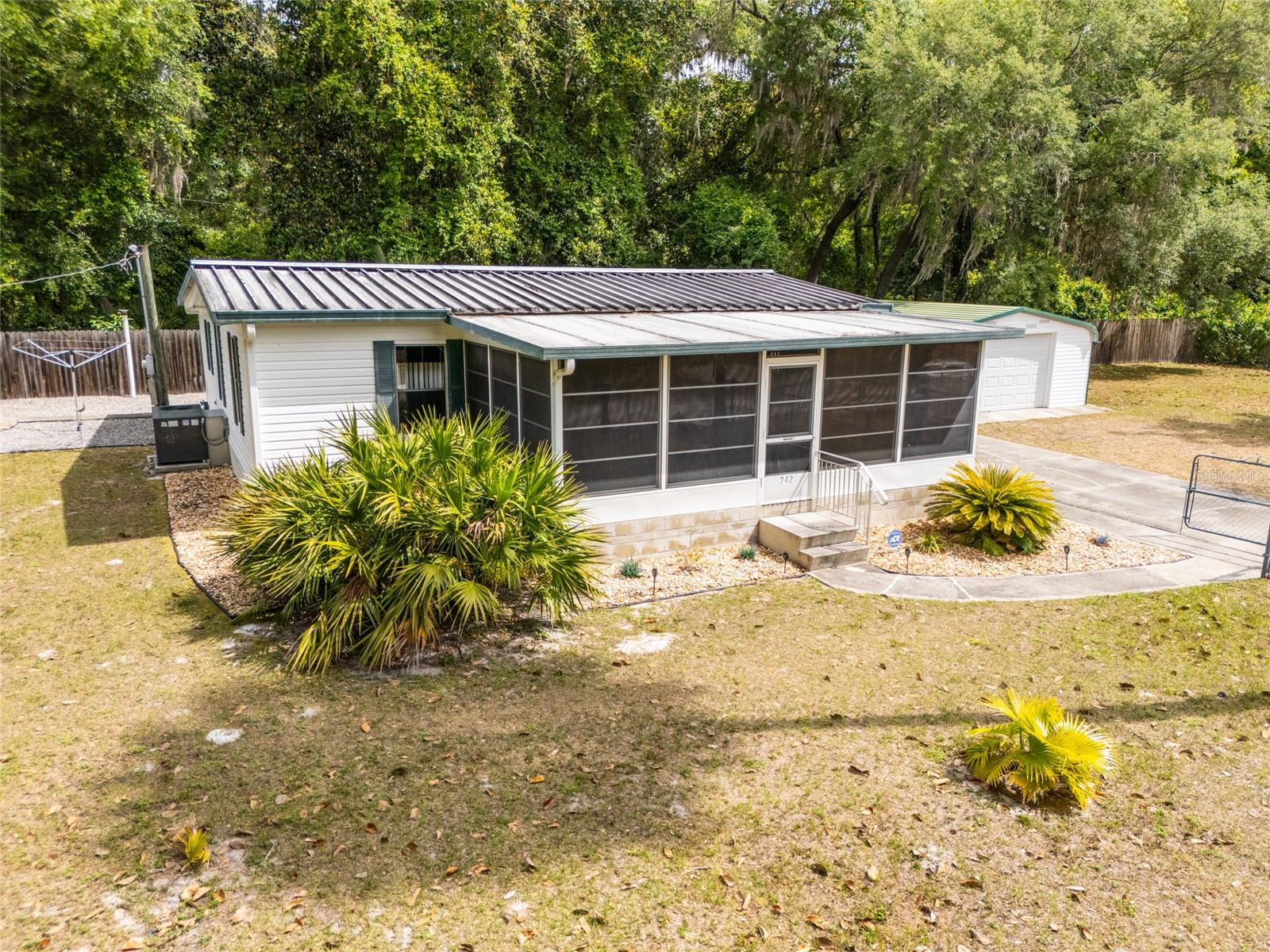 242 HERMIT DR