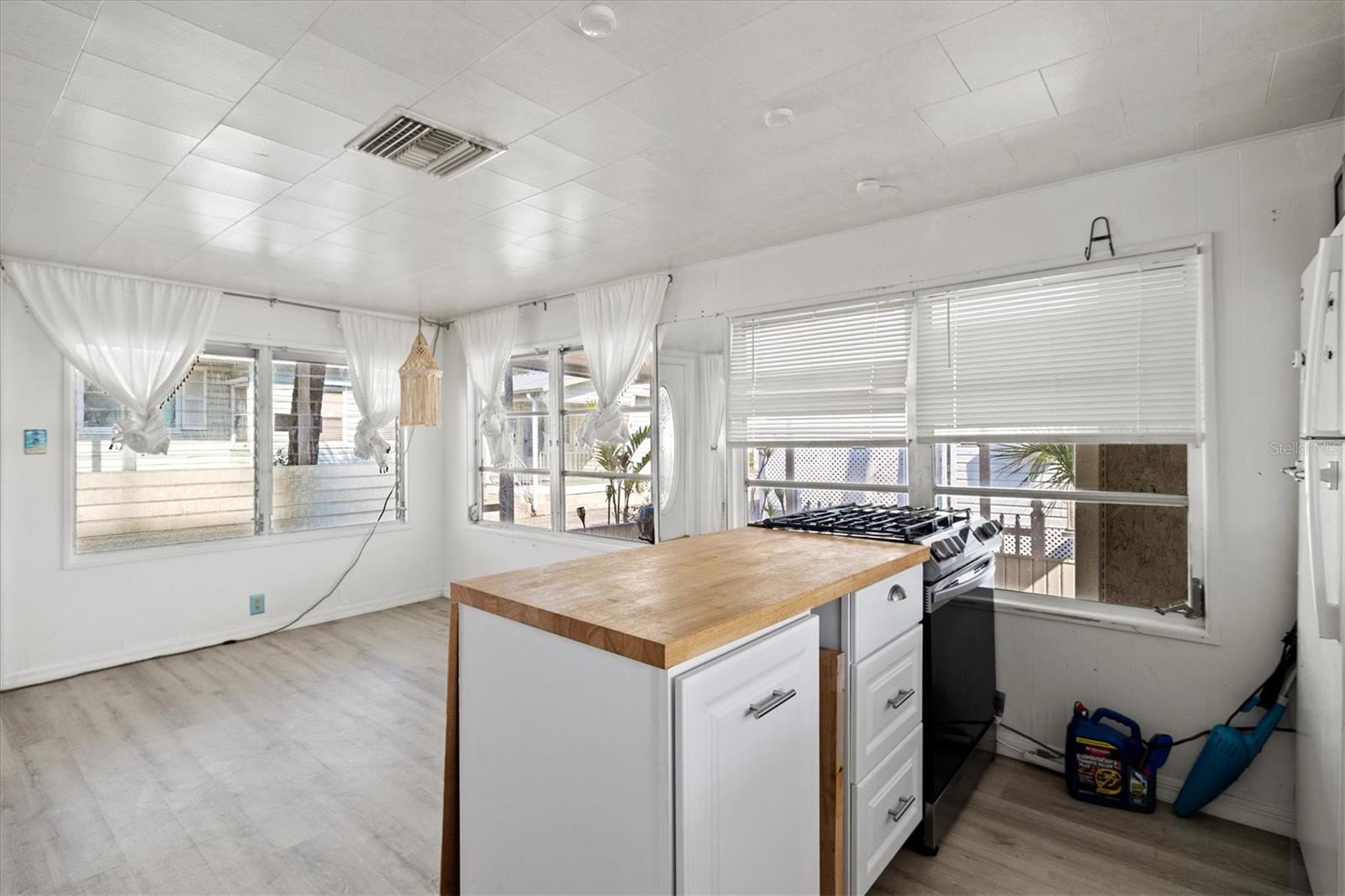 90 TWIN SHORES BLVD