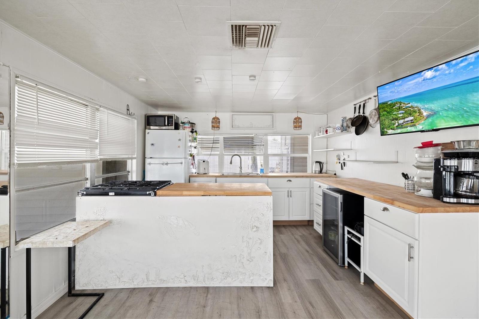 90 TWIN SHORES BLVD