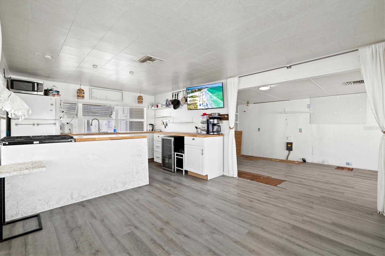 90 TWIN SHORES BLVD