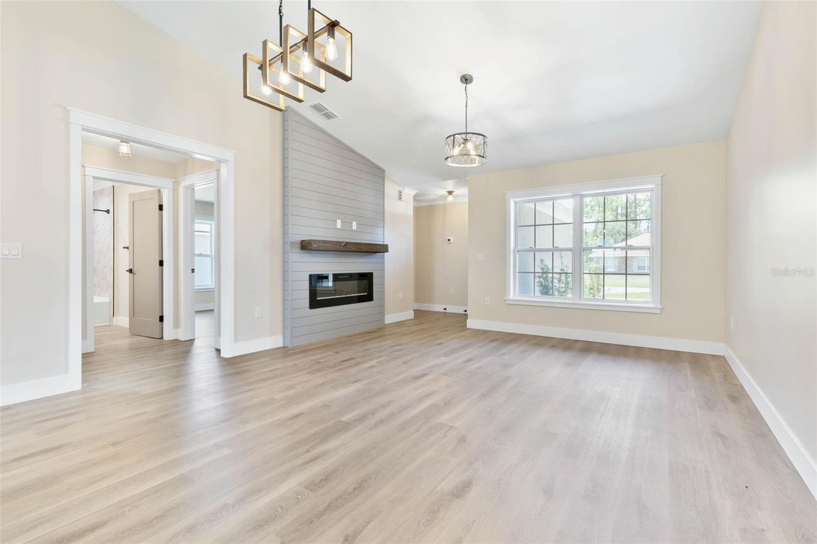 7 REGIS LN #B